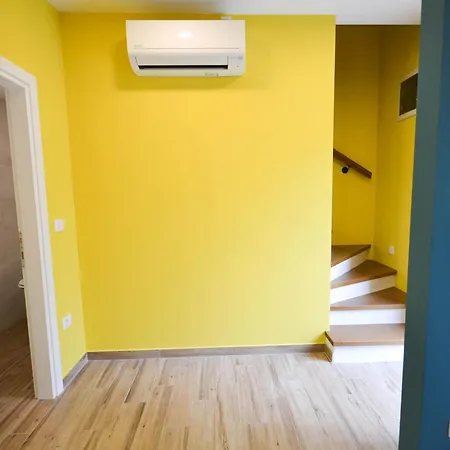 Modernes In Novigrad Mit Privatem Parkplatz By Interhome