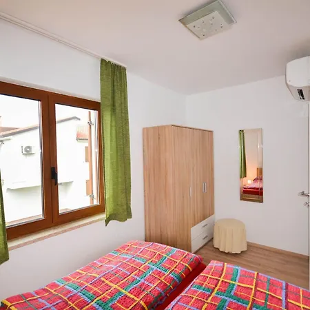 Modernes In Novigrad Mit Privatem Parkplatz By Interhome Novigrad Istria