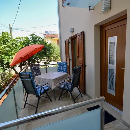 Modernes In Novigrad Mit Privatem Parkplatz By Interhome Novigrad Istria