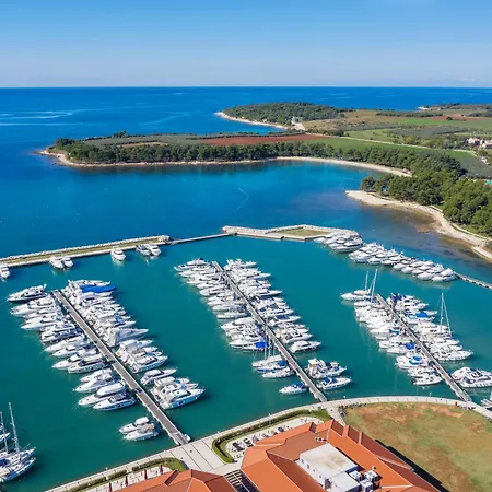 Modernes In Novigrad Mit Privatem Parkplatz By Interhome Appartement