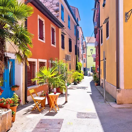 Modernes In Novigrad Mit Privatem Parkplatz By Interhome