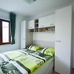 Modernes In Novigrad Mit Privatem Parkplatz By Interhome Novigrad Istria