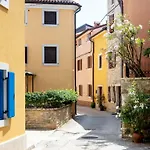 Modernes In Novigrad Mit Privatem Parkplatz By Interhome Apartman